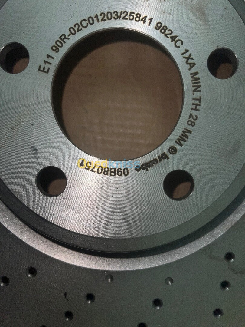 DISQUE DE FREIN BREMBO Essieu avant, 320x30mm, 5, perforé/ventilé de / MERCEDES A45.