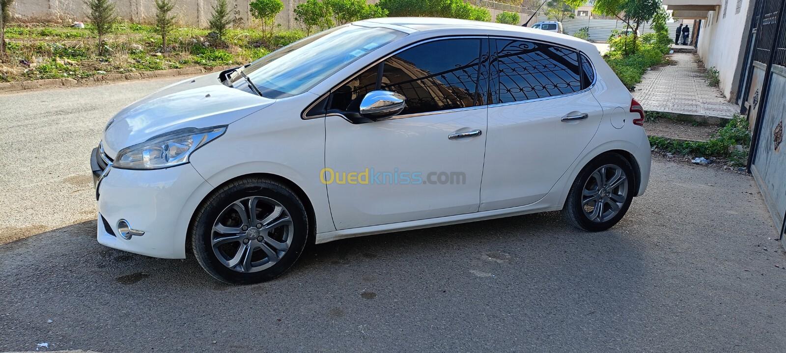 Peugeot 208 2015 Allure