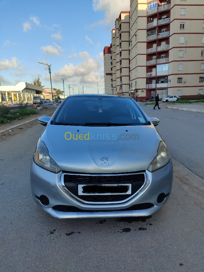 Peugeot 208 2012 