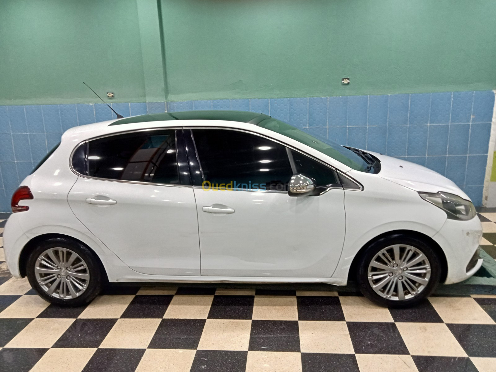 Peugeot 208 2015 Allure Facelift