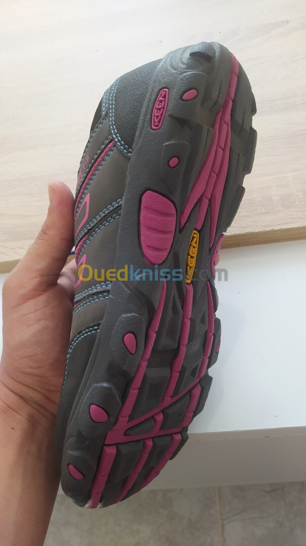 Keen décathlon ( made in malisia) impermeable