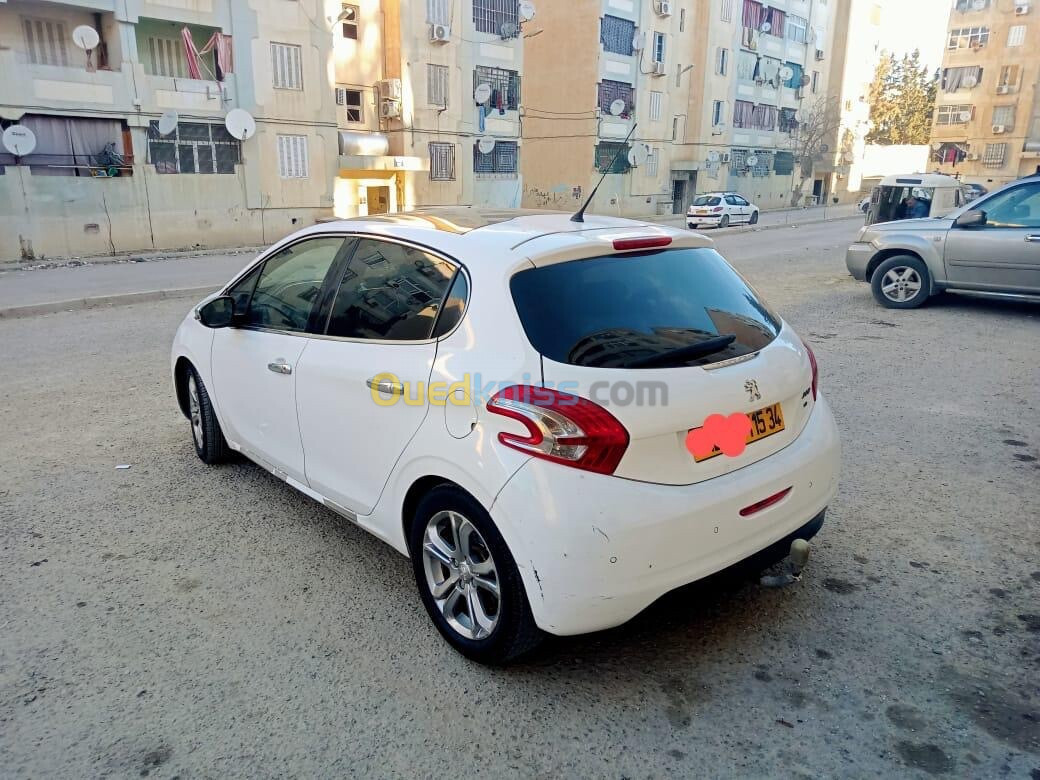 Peugeot 208 2015 Allure