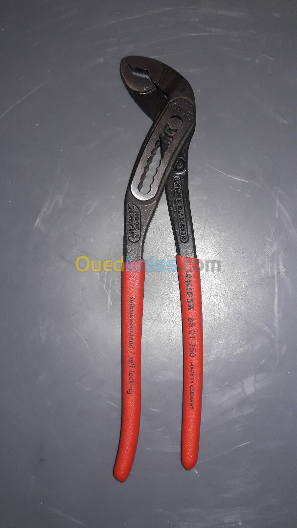 Pince multiprise mécanique , marque knipex , Re 88 01 250 , Poignée ergonomique , Made in germany .