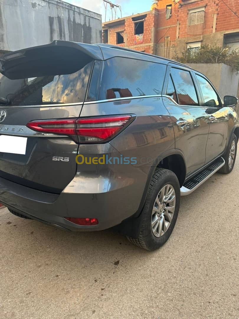 Toyota Fortuner 2024 Srs