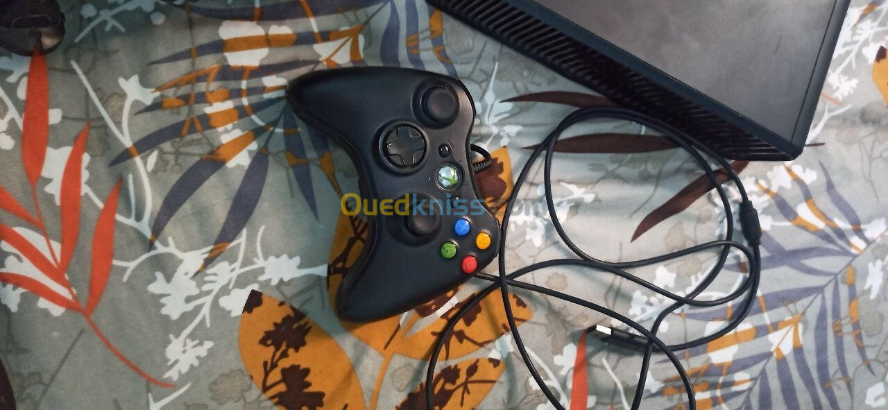 XBOX 360 500G FLASH GLITCH AVEC CD DE JEUX