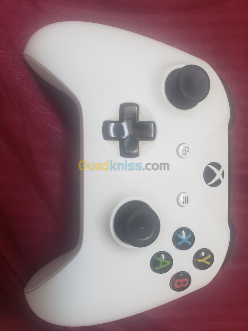 Xbox one s très bon etat 500g manette originale