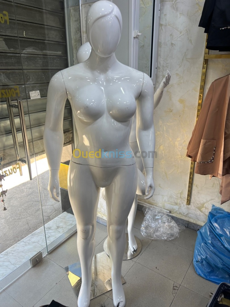 Mannequin vêtements femmes 