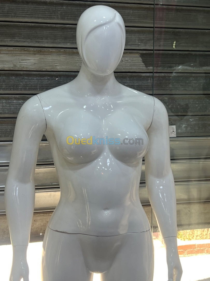 Mannequin vêtements femmes 