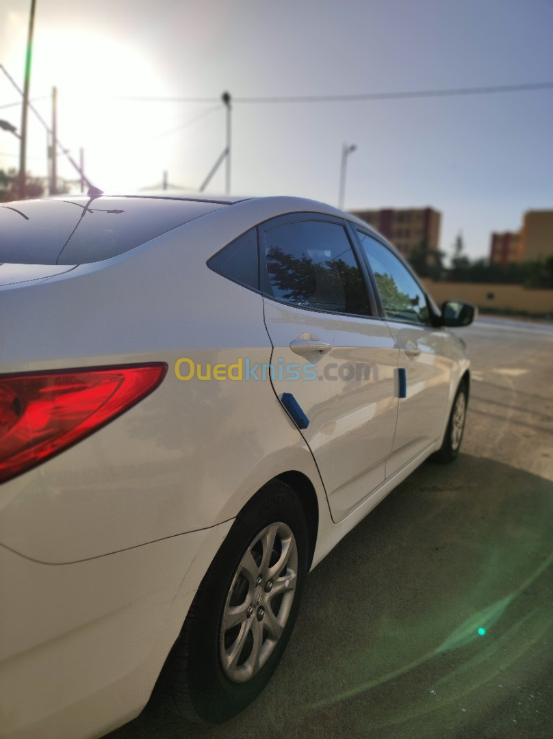 Hyundai Accent RB  4 portes 2012 Accent RB  4 portes