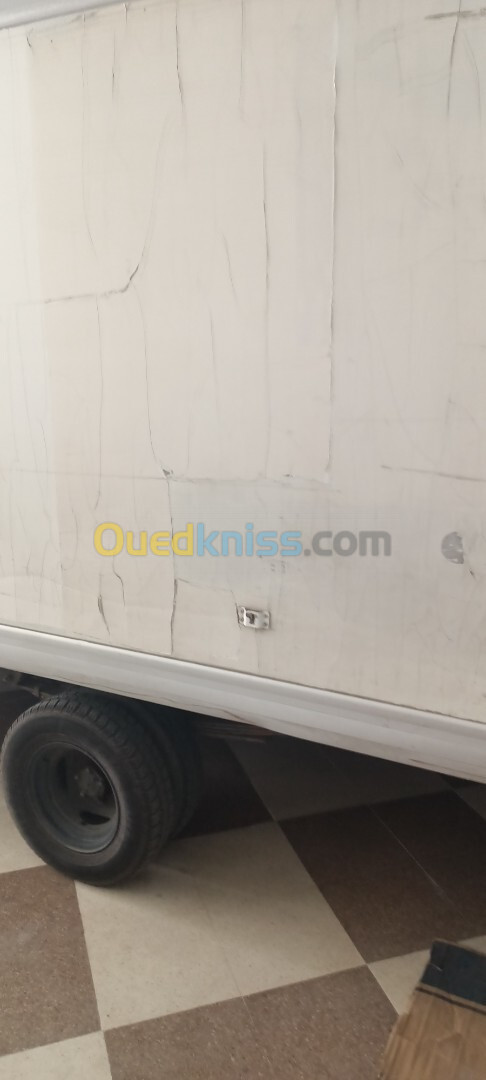 LOCATION CAMION FERIGO KIA ANNÉ K2700 ANNE 2011