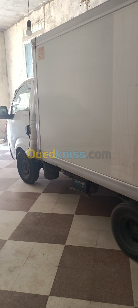 LOCATION CAMION FERIGO KIA ANNÉ K2700 ANNE 2011