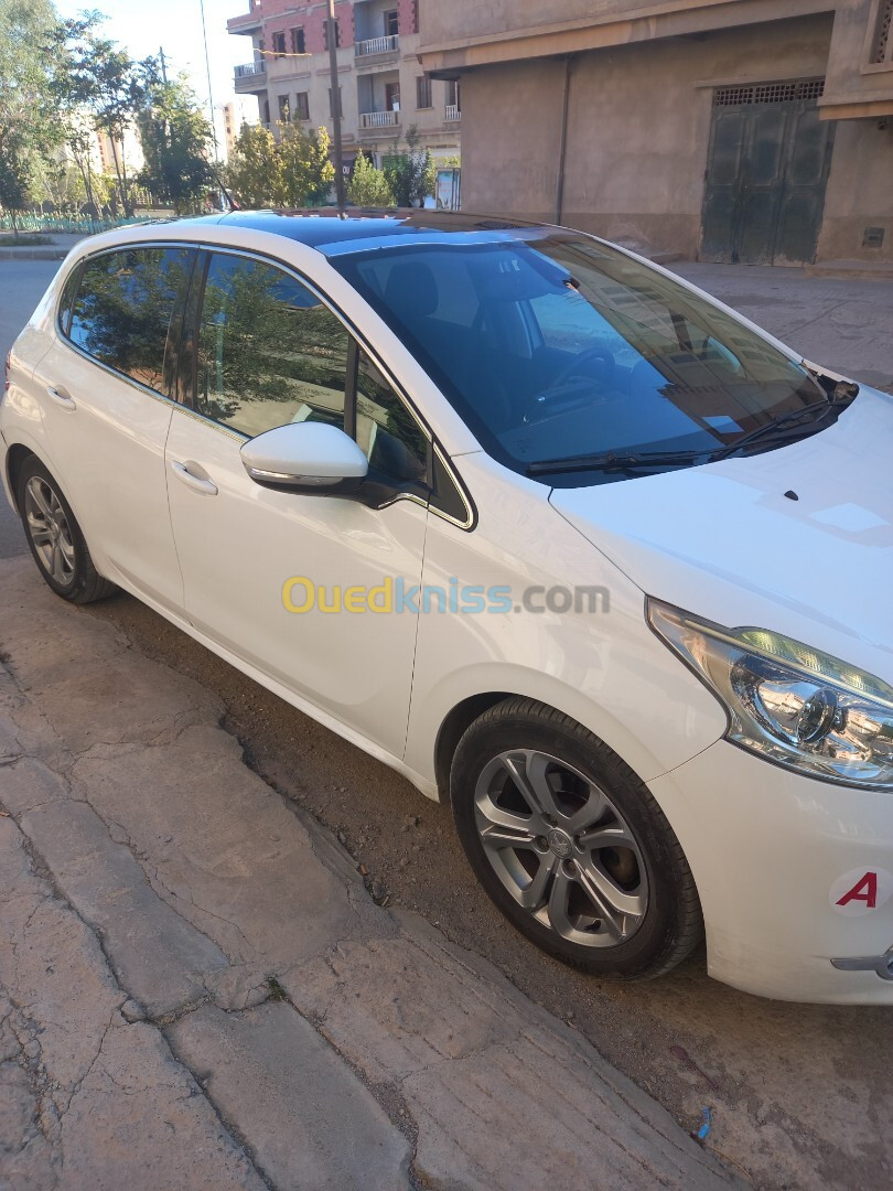 Peugeot 208 2014 Allure