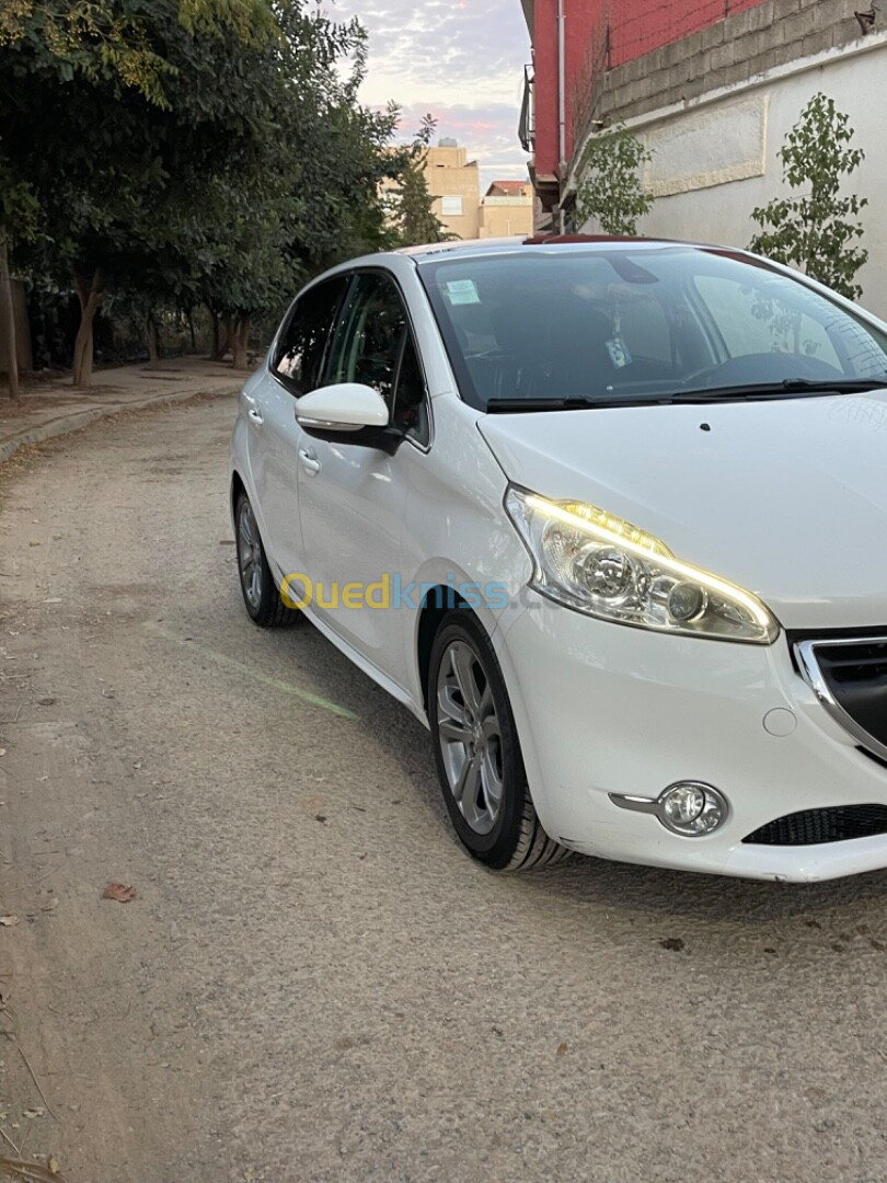 Peugeot 208 2015 Allure Facelift