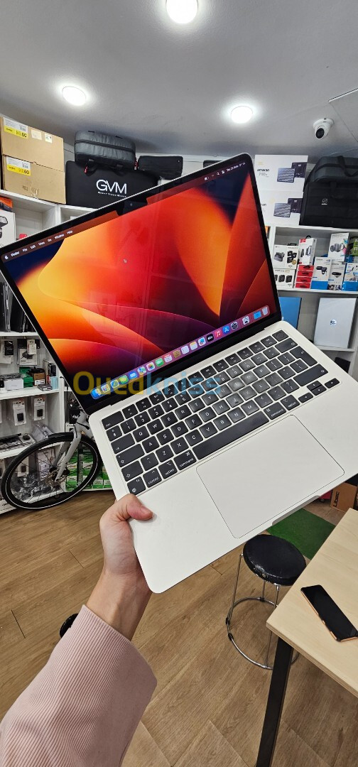 Appel macbook air model A2681