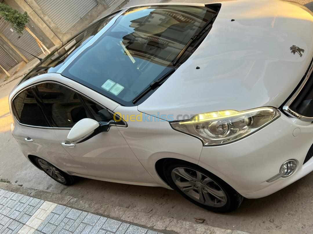 Peugeot 208 2015 Allure