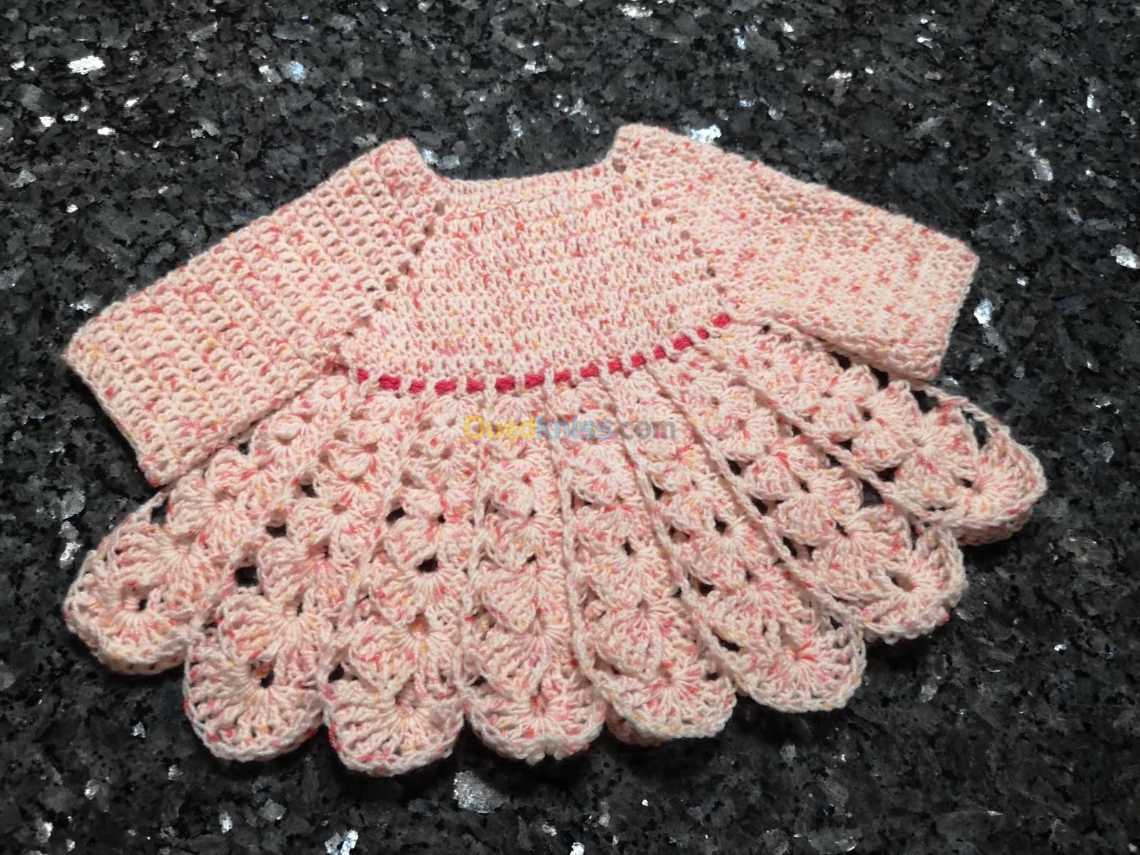 Très jolie robe bébé fille au crochet 0-3 mois