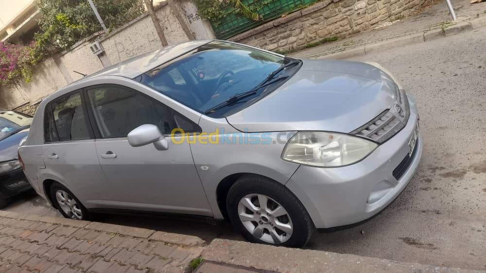 Nissan Tiida 4 portes 2009 Tiida 4 portes