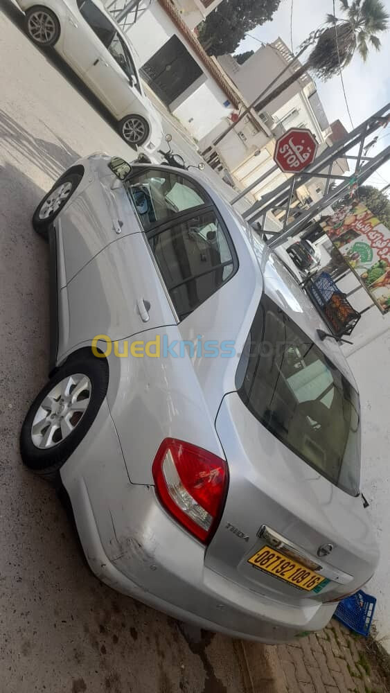 Nissan Tiida 4 portes 2009 Tiida 4 portes