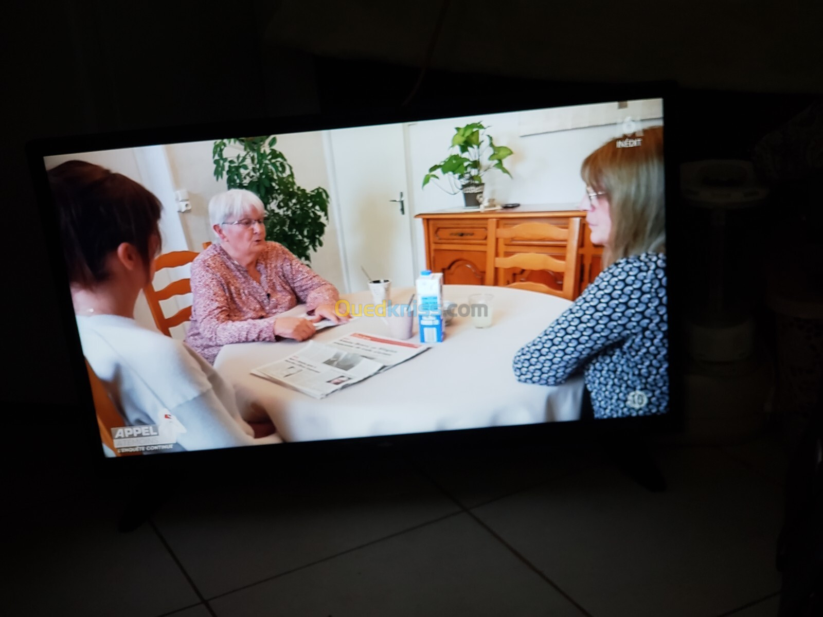 Tv 32" qualité d'mage incroyable machi smart avec pied et telecommande