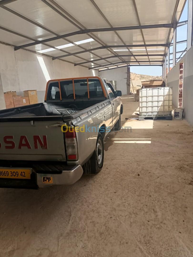 Nissan نيسان باشي 2009 