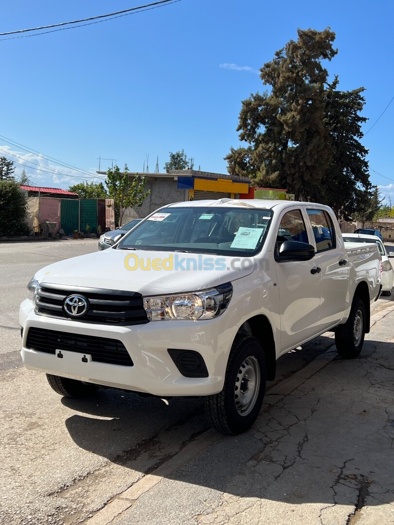 Toyota Hilux 2024 Slogi