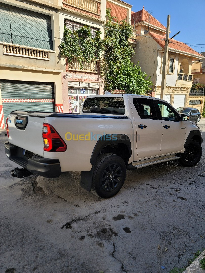 Toyota Hilux 2024 invincible sport