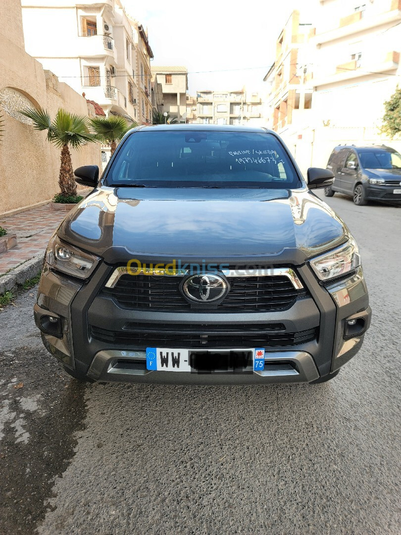 Toyota Hilux 2024 invincible sport