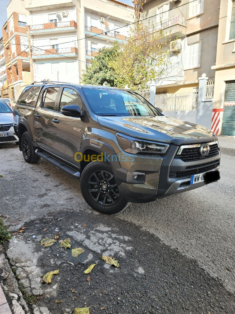 Toyota Hilux 2024 invincible sport