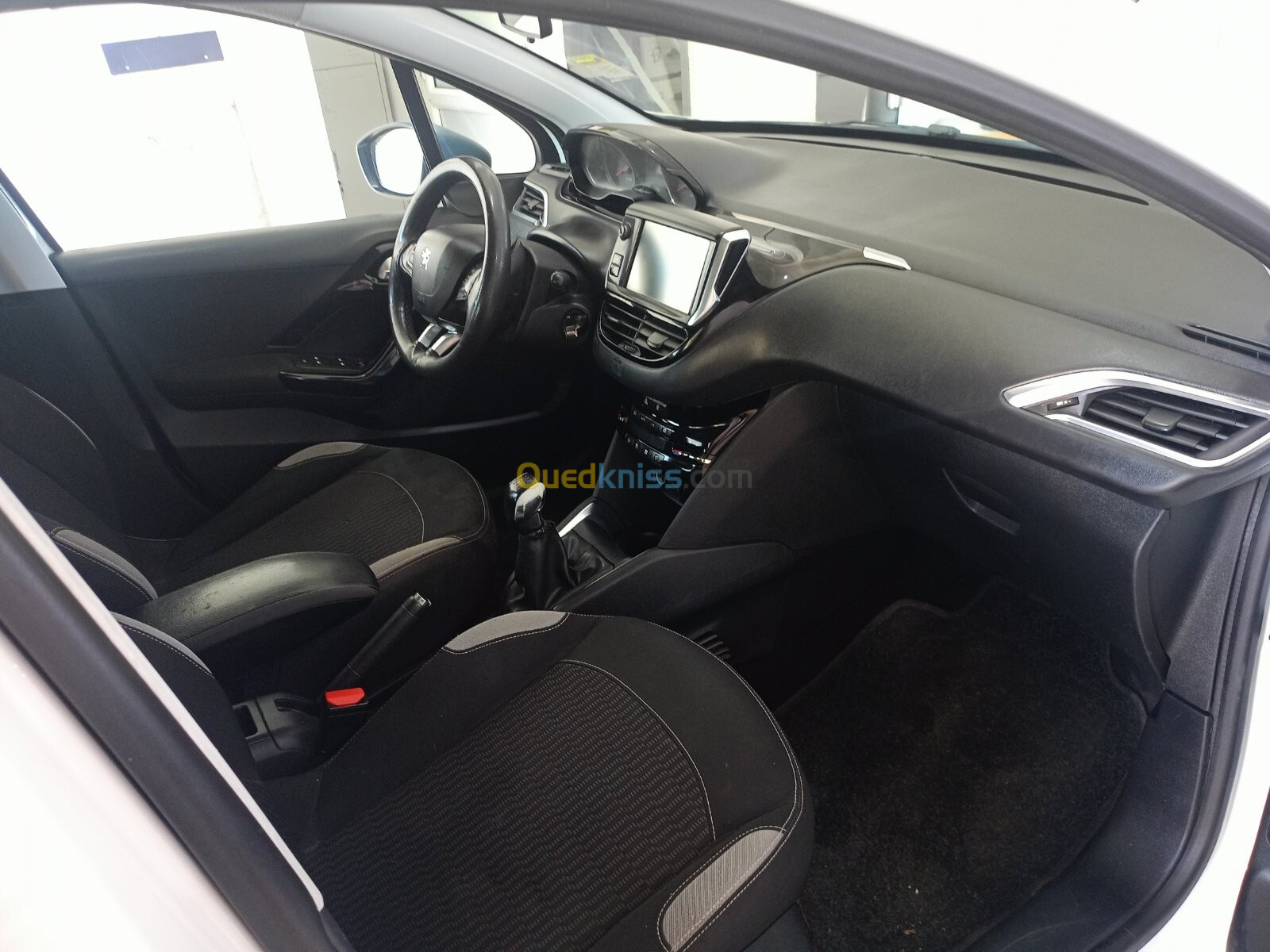 Peugeot 208 2015 Allure