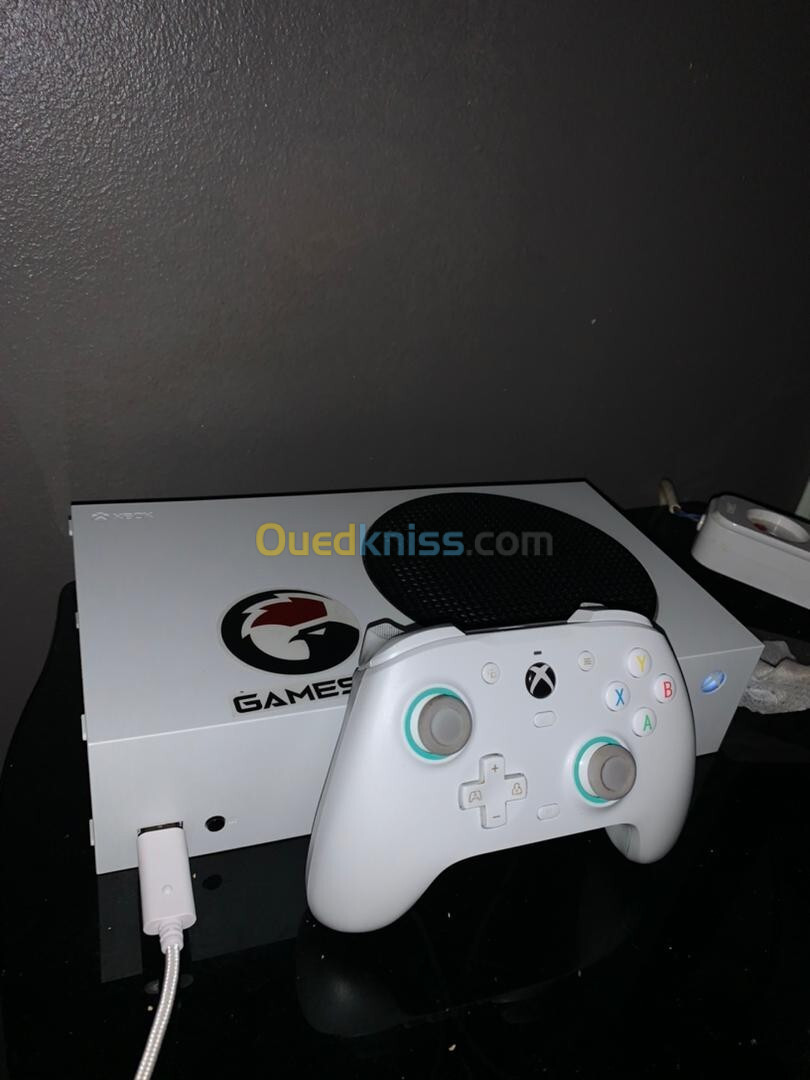 Xbox series S avec Fc 25 et gamepass 7 mois