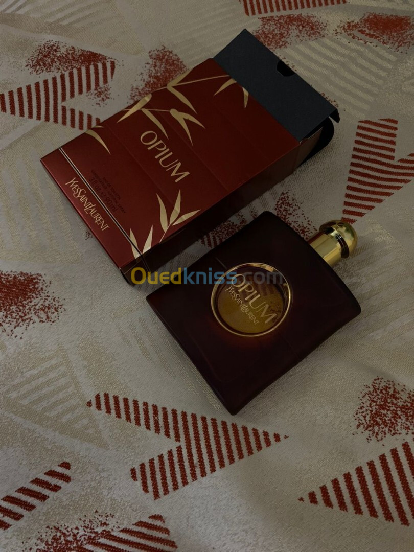 Opium Yves Saint Laurent 90ml avec boîte ( neuf )Eau de Toilette 