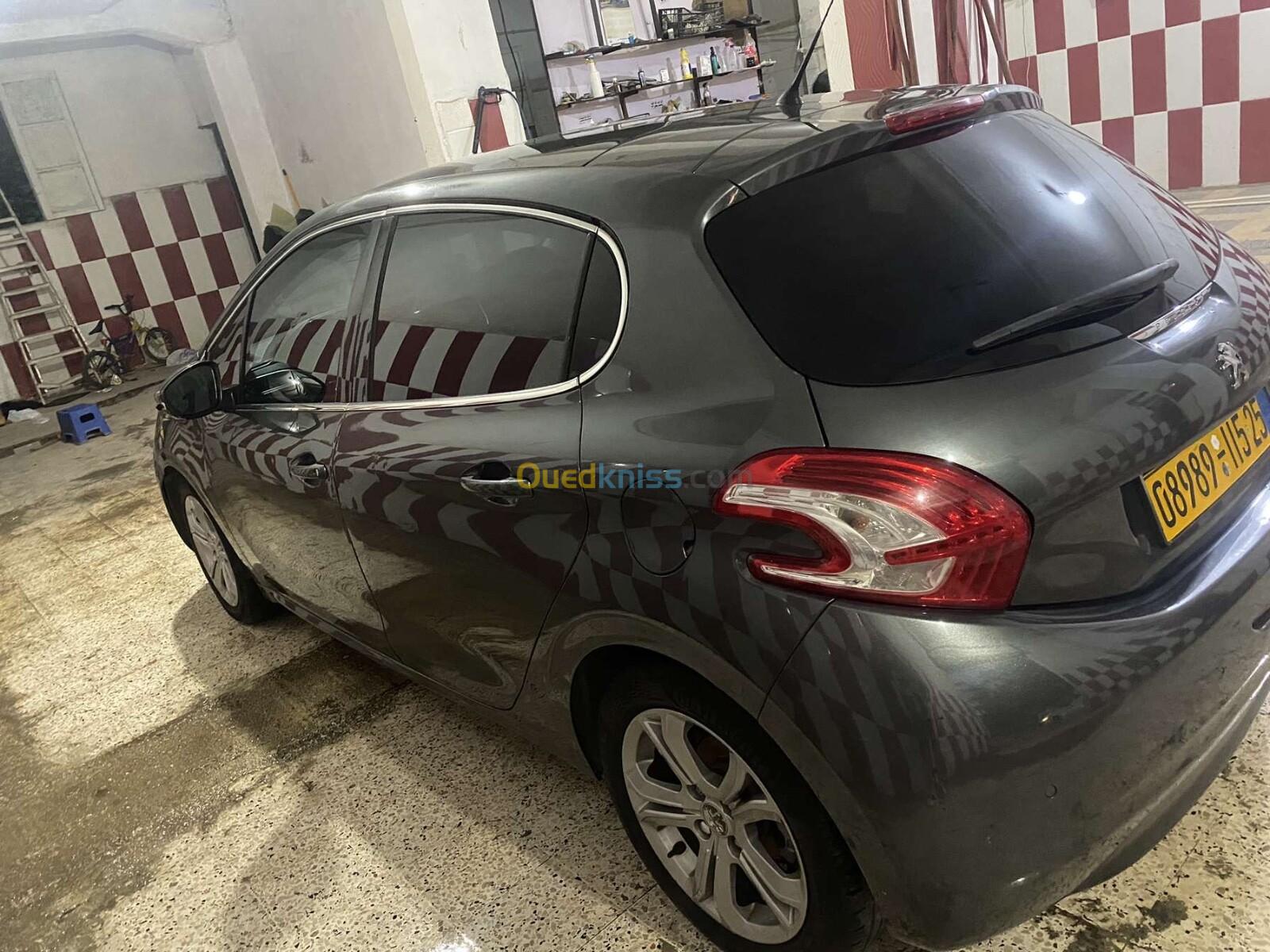 Peugeot 208 2015 Allure