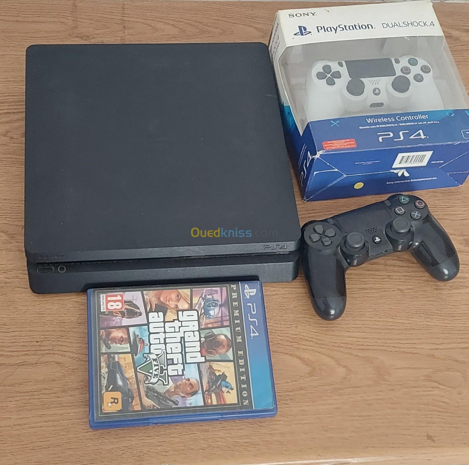 Je vends ma ps4 slim avec 2 manette + cd gta5 