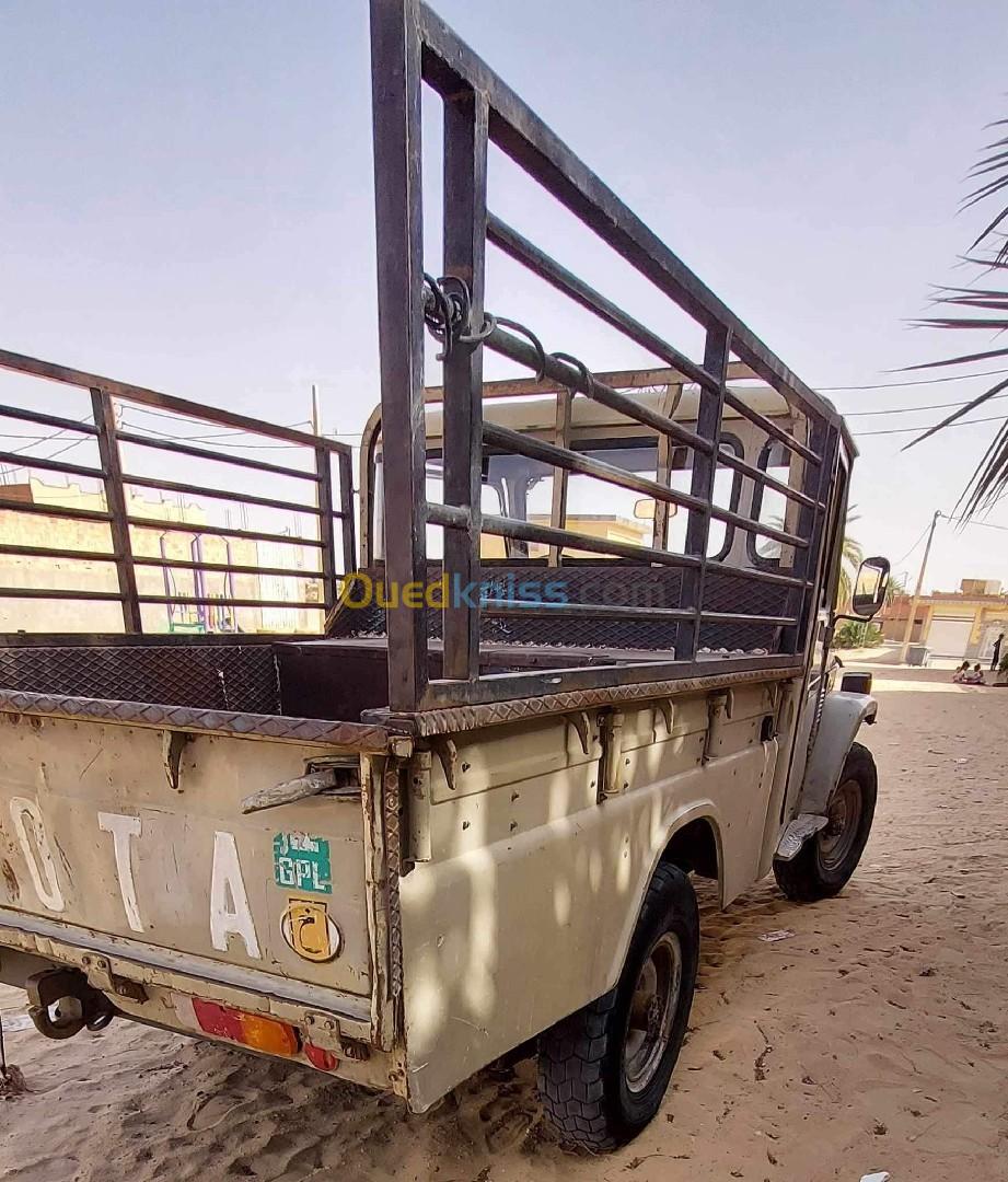 Toyota FJ 45 