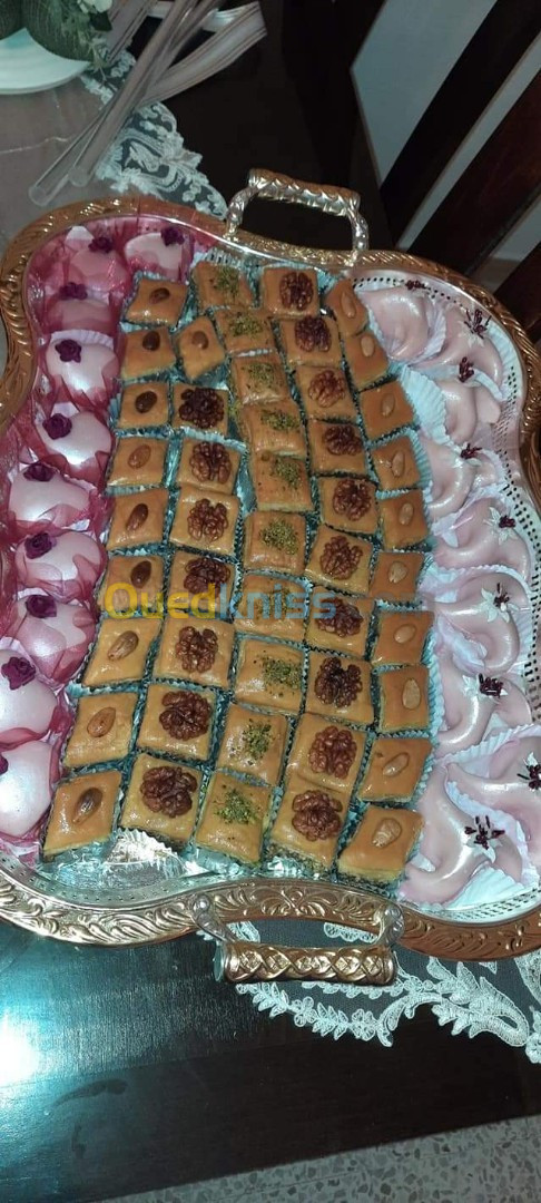 Gâteaux traditionnels  مساعدة حلويات تقليدية