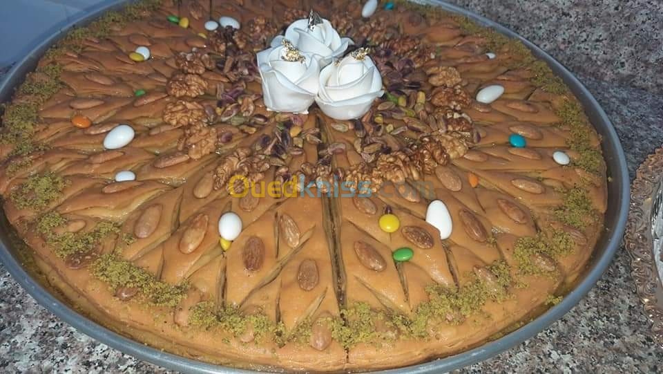 Cuisine, gâteaux orientaux مساعدة لطبخ الحلويات التقليدية