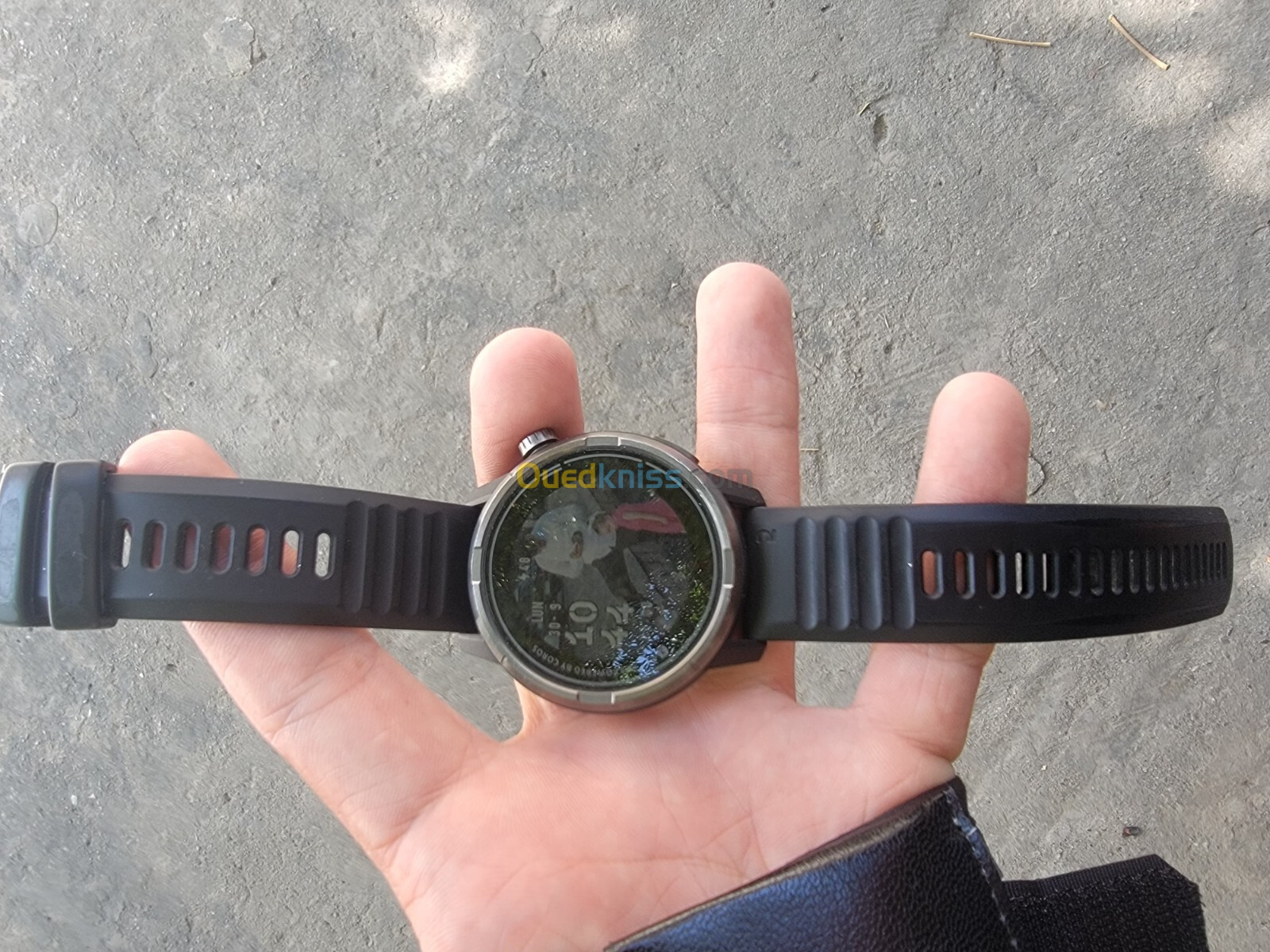   Dechatlon montre connectee gps 900 by coros noire