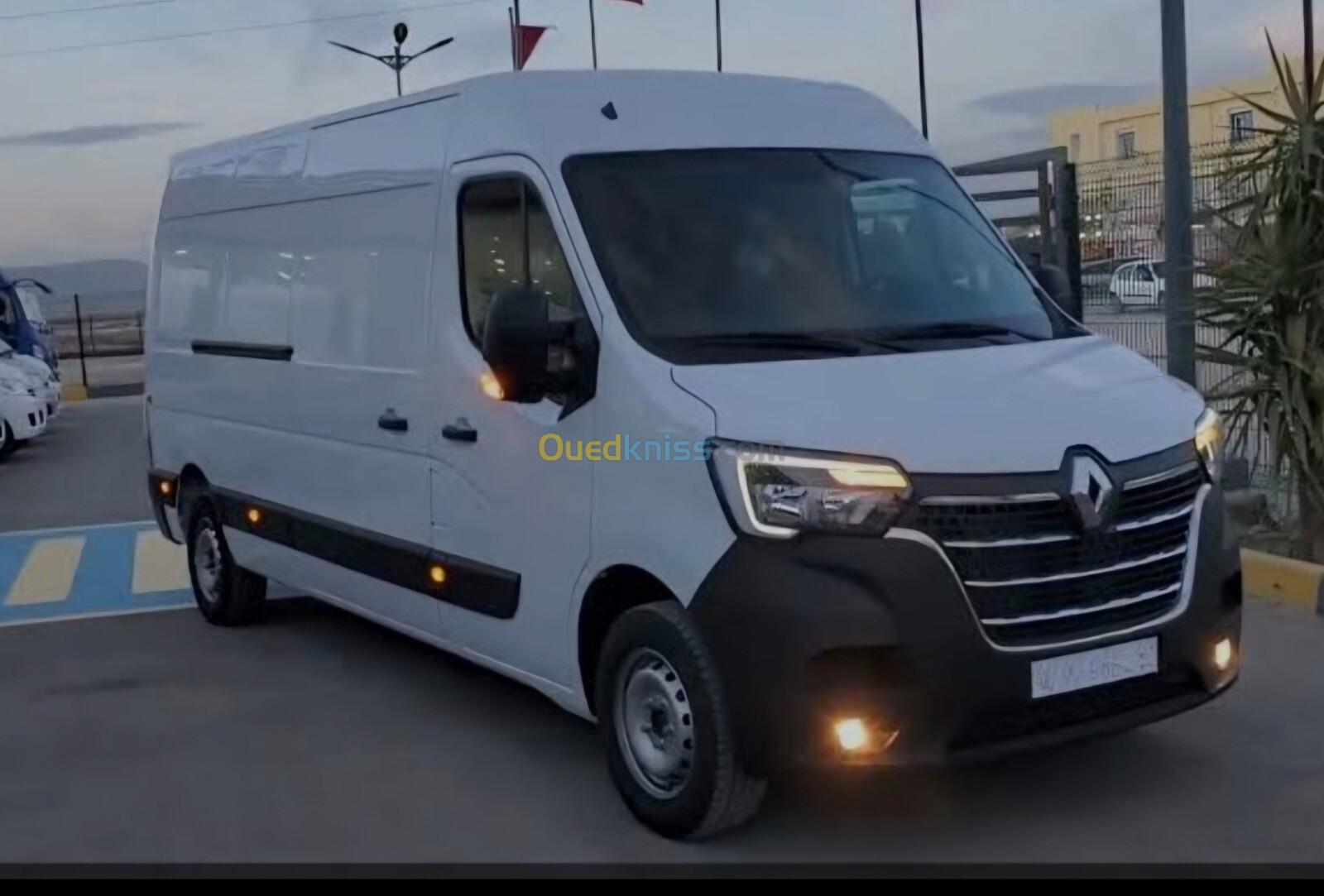 Renault Master 2023 3بانو