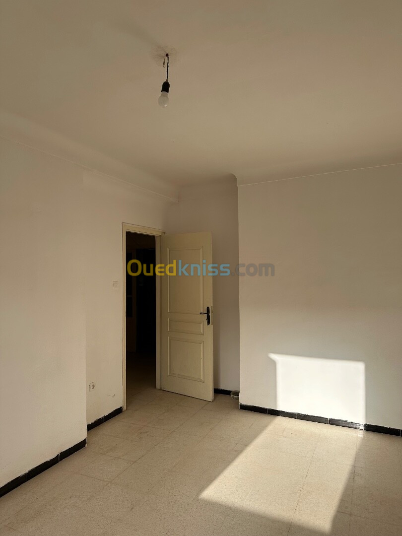 Location Appartement F4 Alger Souidania