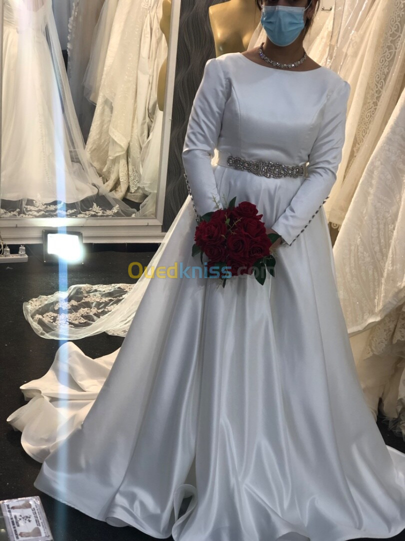 Une affaire de location de robe blanche est à vendre 