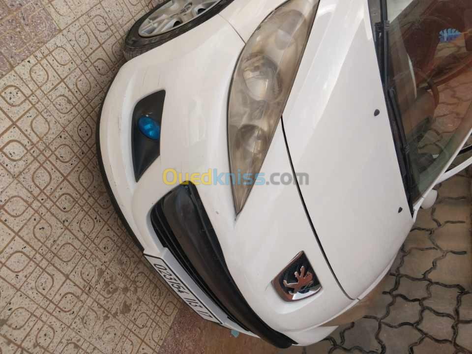 Peugeot 207 2013 207+