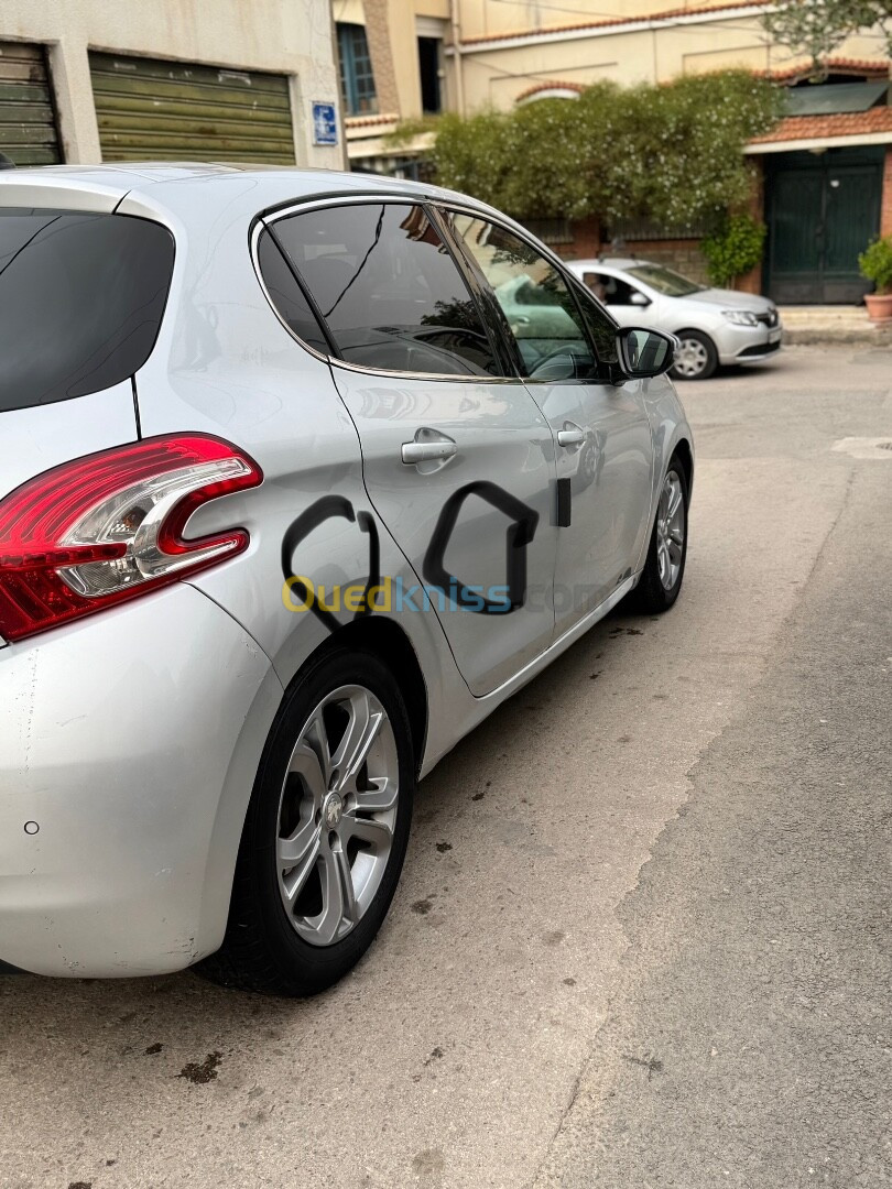 Peugeot 208 2015 Allure