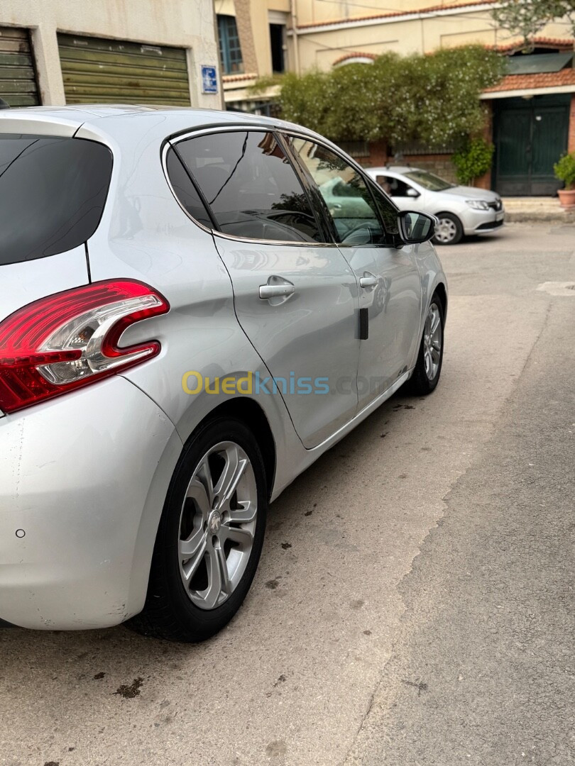 Peugeot 208 2015 Allure