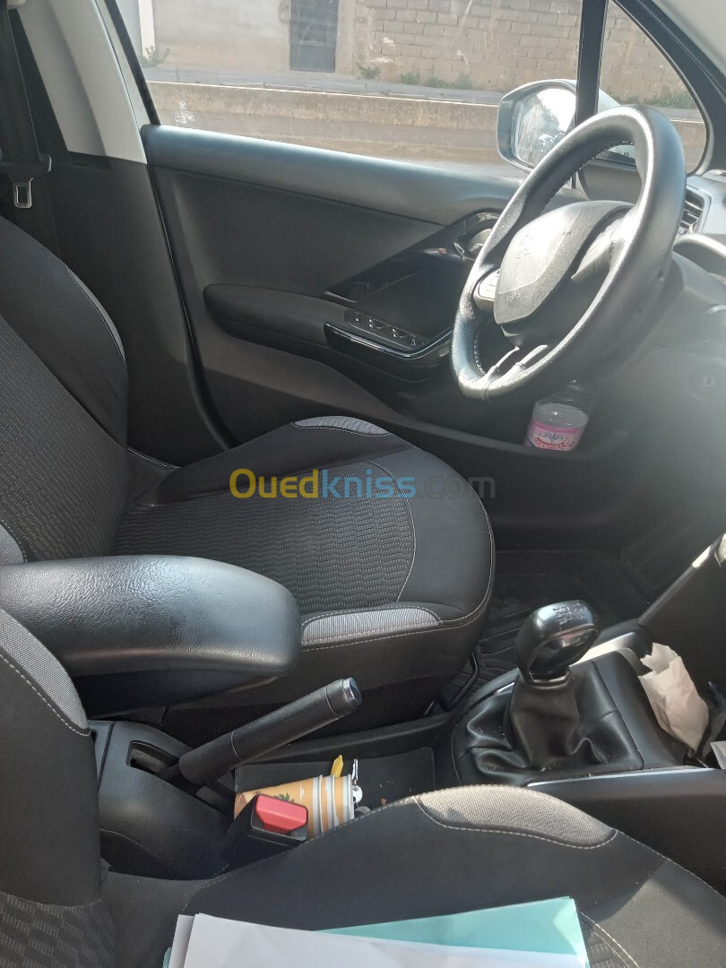 Peugeot 208 2016 Allure