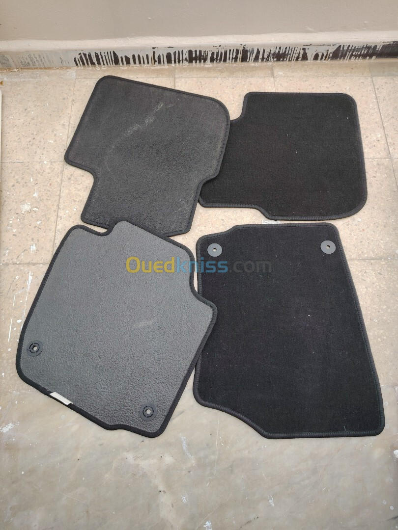 Tapis caddy et tapis SKODA RAPID