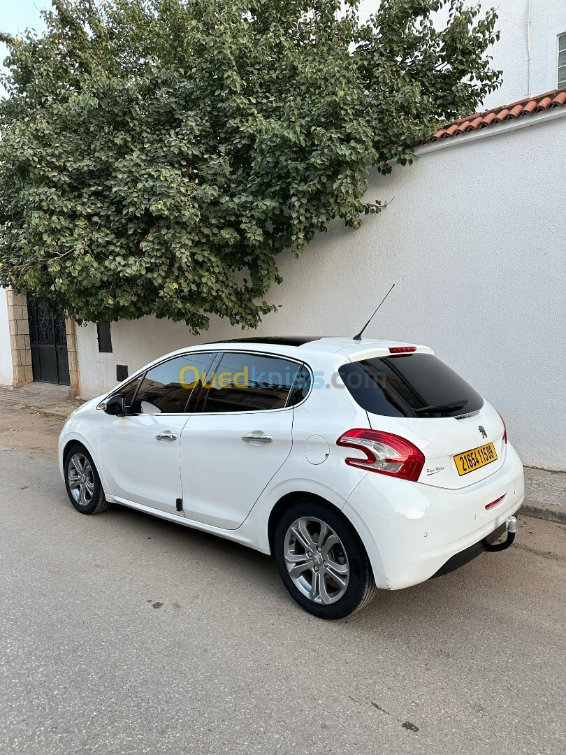 Peugeot 208 2015 Allure