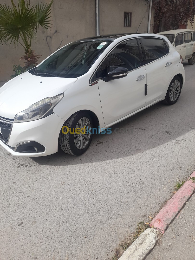 Peugeot 208 2015 Allure Facelift