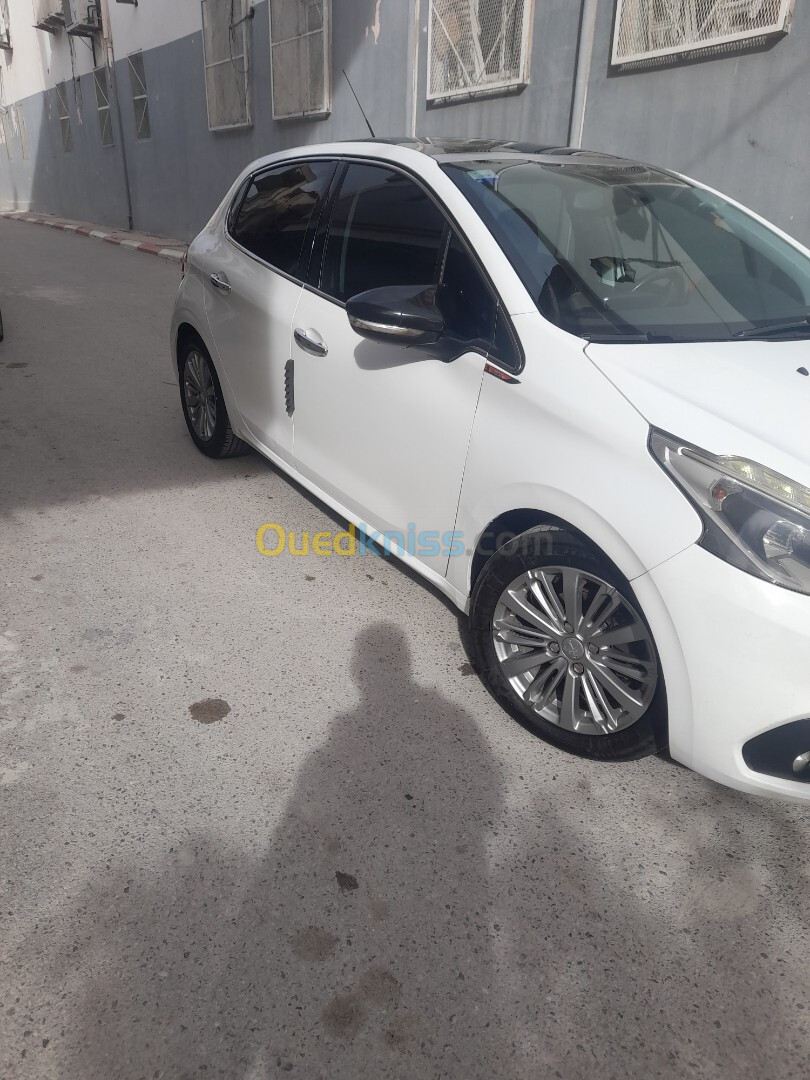 Peugeot 208 2015 Allure Facelift