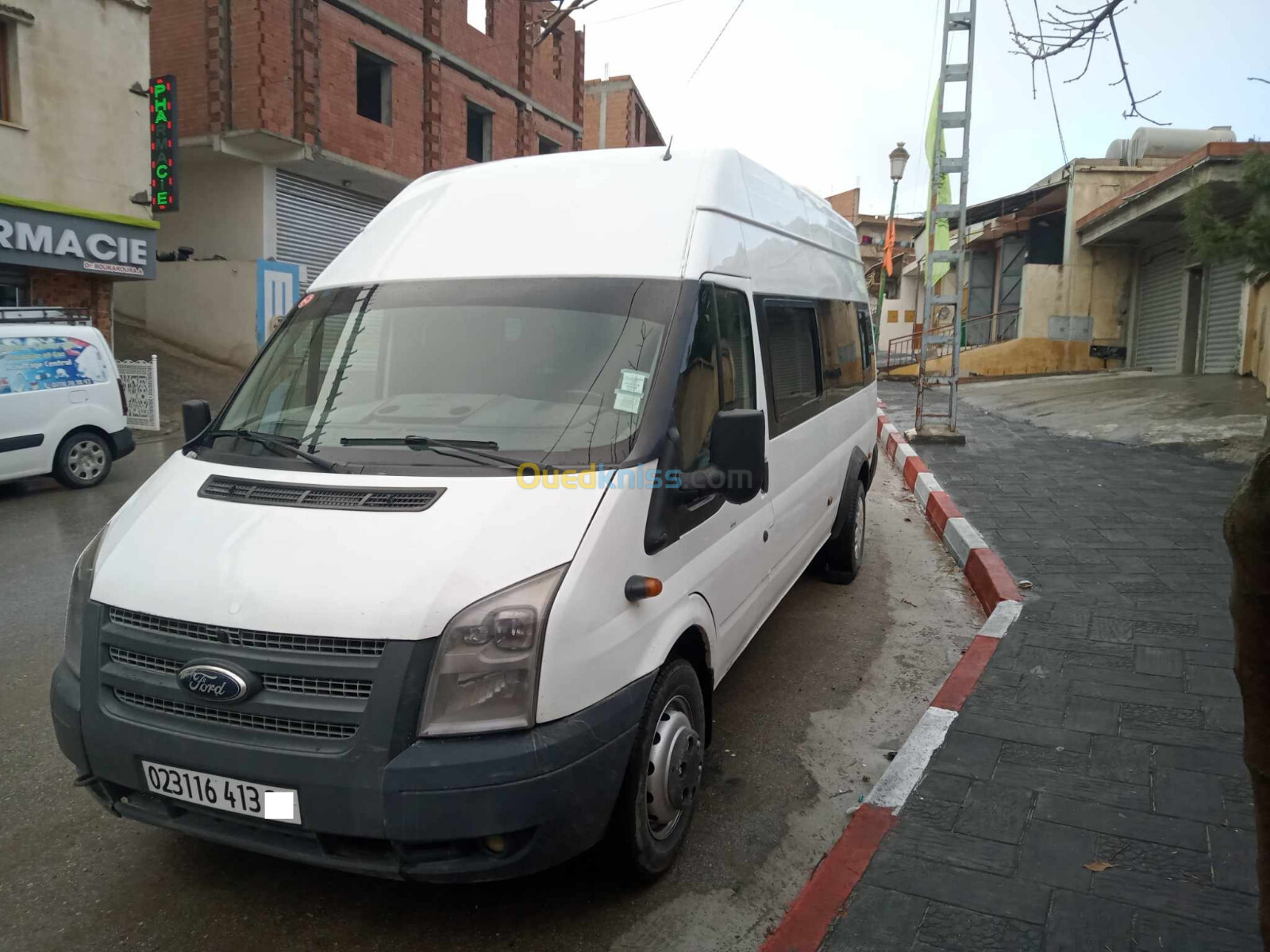 FORD 22 PLACE TRANSIT 2013