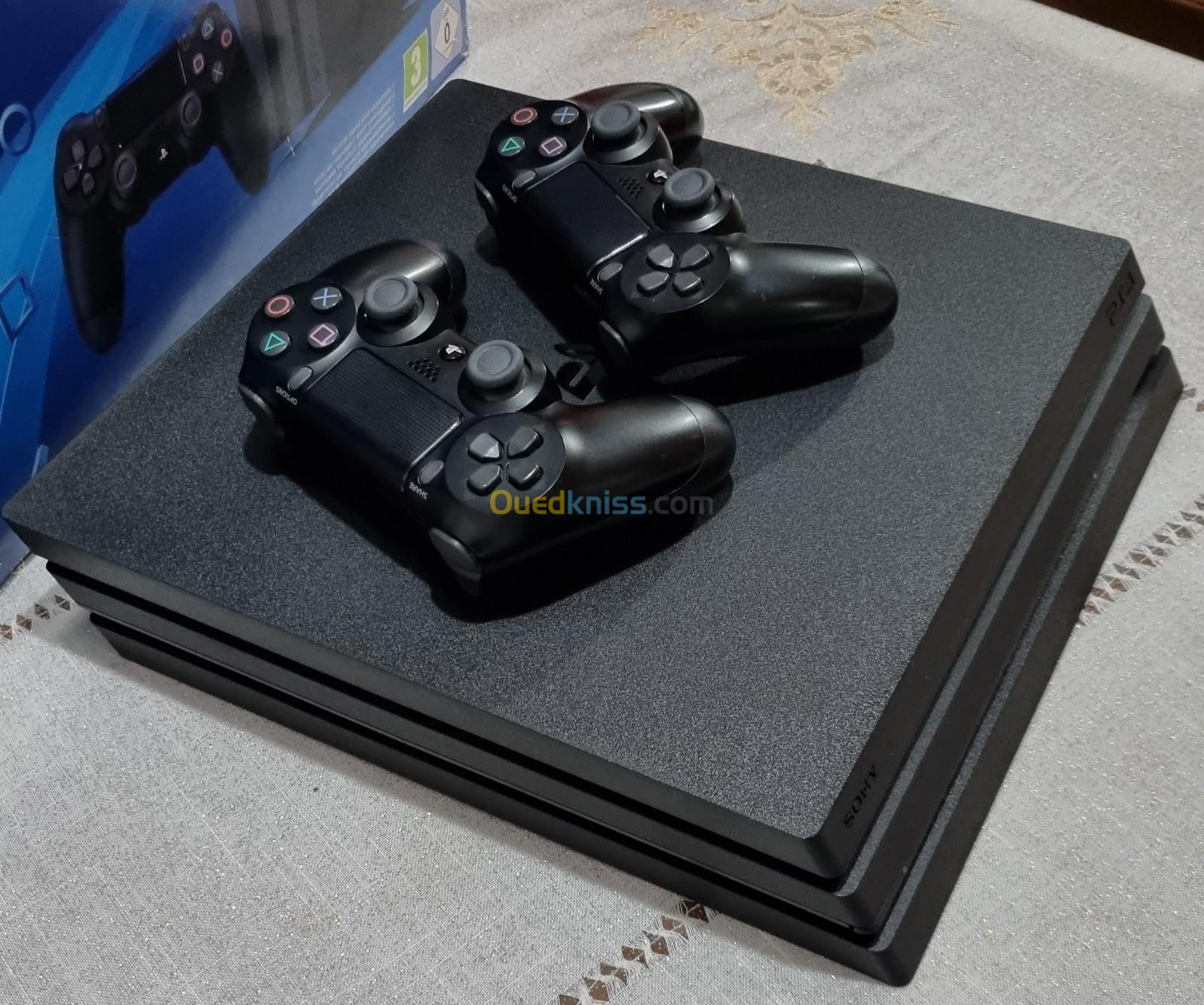 PS4 Pro 1To + 2 manettes d'origine + CD RED DEAD 2 - Blida Algérie